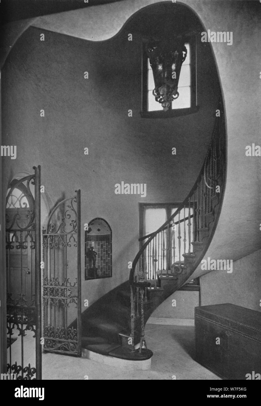 Stair Hall, Casa Bournita, Green Farm, Westport, Connecticut, 1926. Artista: sconosciuto. Foto Stock
