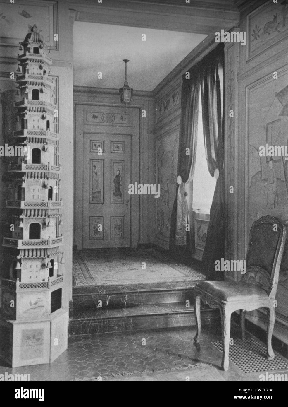 Le fasi che portano dalla hall alla sala da pranzo porta, casa di Mrs WK Vanderbilt, New York City, 1924. Artista: sconosciuto. Foto Stock