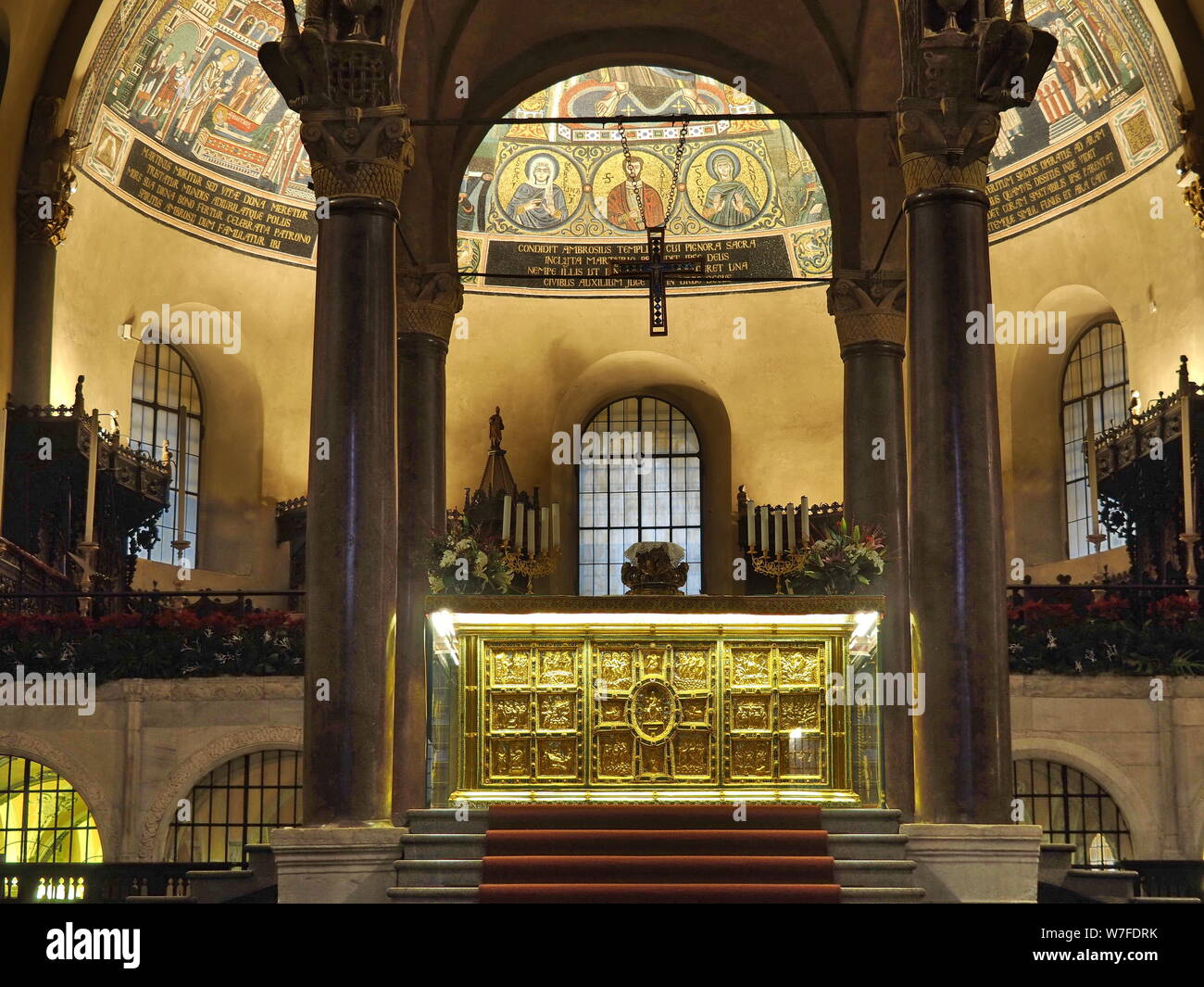 Altare Della Basilica Di Sant Ambrogio Una Delle Pi Antiche Chiese Di Altare Della Basilica Di Sant Ambrogio Una Delle Pi Antiche Chiese Di