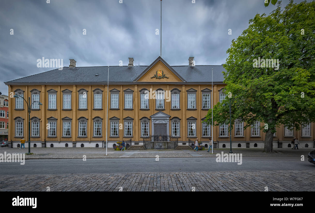 TRONDHEIM, Norvegia - 16 luglio 2019: Stiftsgarden è la residenza reale di Trondheim, Norvegia. È situato in una posizione centrale della città più importante tho Foto Stock