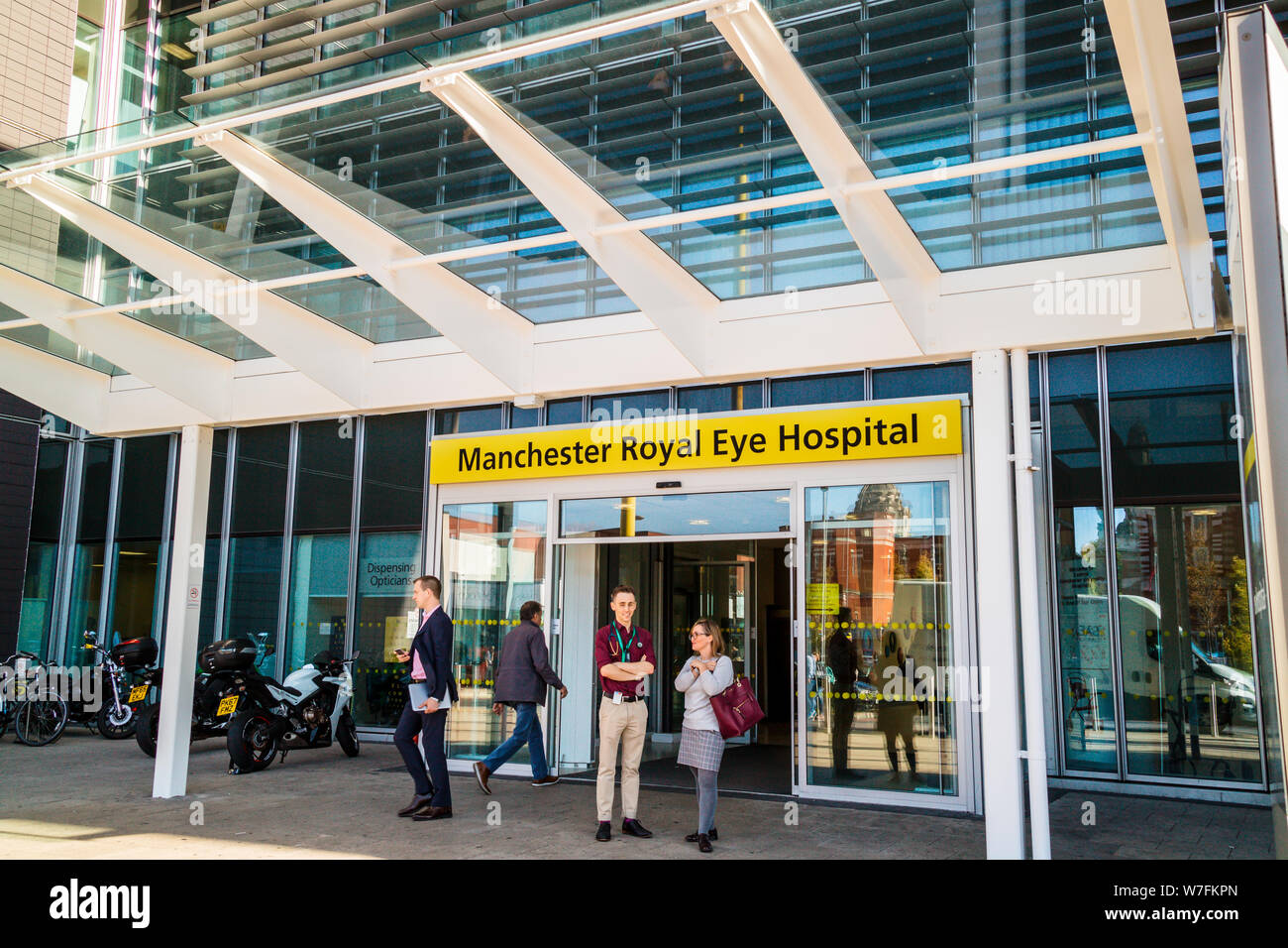 Manchester Royal Eye Hospital è parte di un grande ospedale di insegnamento e ha un forte legame con l'Università di Manchester. Foto Stock