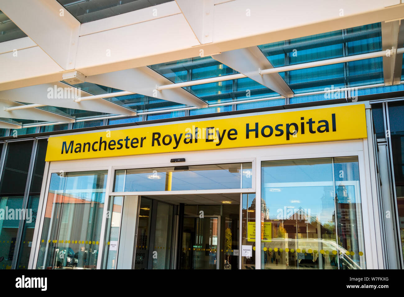 Manchester Royal Eye Hospital è parte di un grande ospedale di insegnamento e ha un forte legame con l'Università di Manchester. Foto Stock