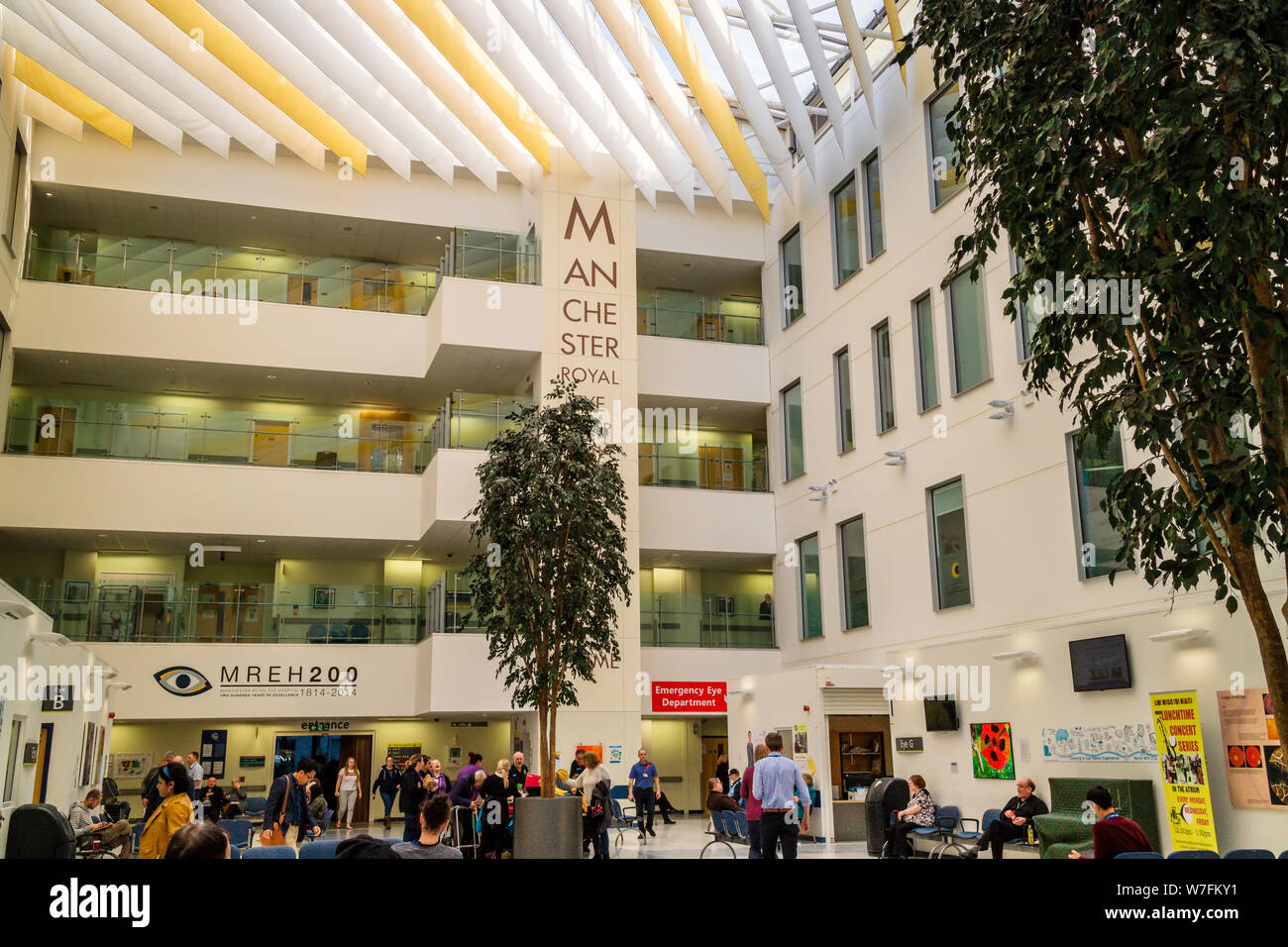 Manchester Royal Eye Hospital è parte di un grande ospedale di insegnamento e ha un forte legame con l'Università di Manchester. Foto Stock