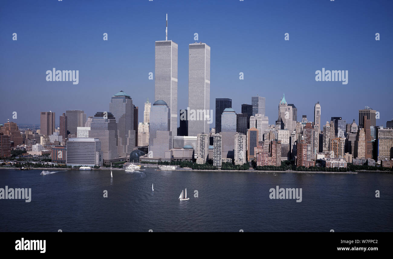 Vista aerea della città di New York in cui il World Trade Center Twin Towers è prominente Foto Stock