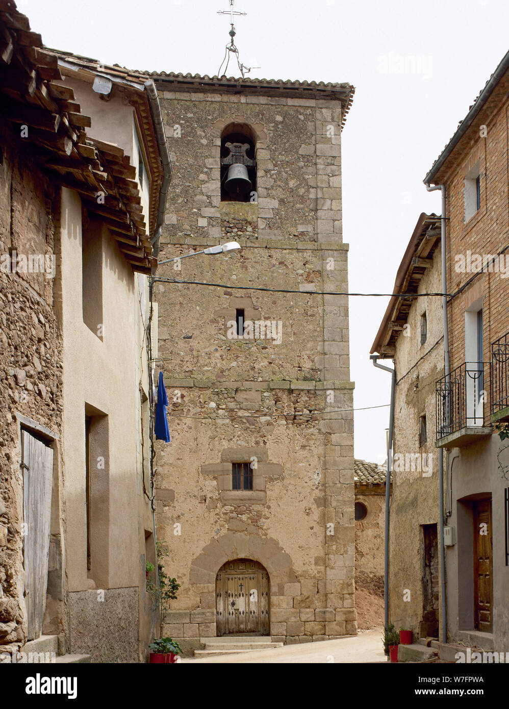 Spagna. La Rioja. Estollo. Il campanile della chiesa parrocchiale di Nuestra Señora de la Expectación. È stato costruito in muratura, stile barocco del XVIII secolo. Foto Stock