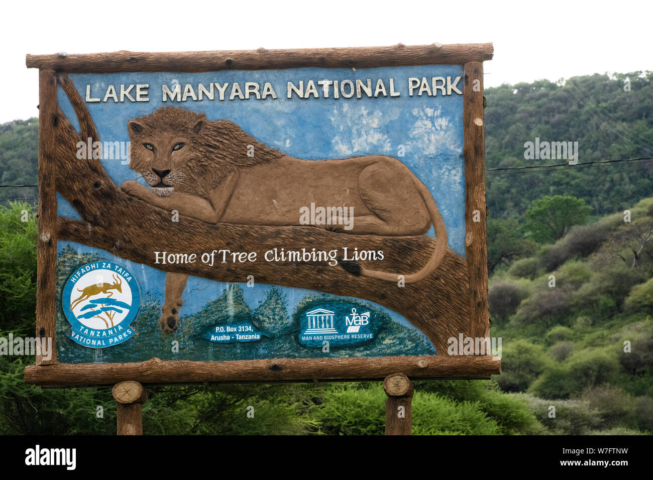 Segno di benvenuto al Lago Manyara National Park. Home del tree climbing Lions, Lago Manyara Arusha, Tanzania, Foto Stock