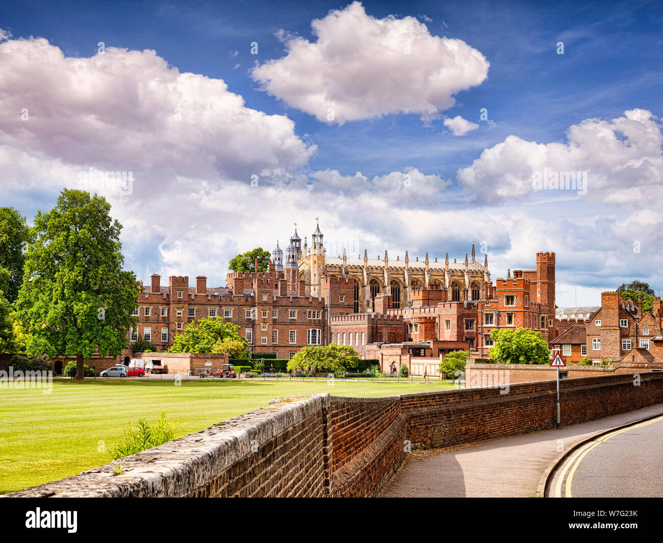 5 Giugno 2019: Windsor, Regno Unito - Eton College, il Regno Unito più famosa scuola pubblica, in una bella giornata estiva con cielo blu. Foto Stock