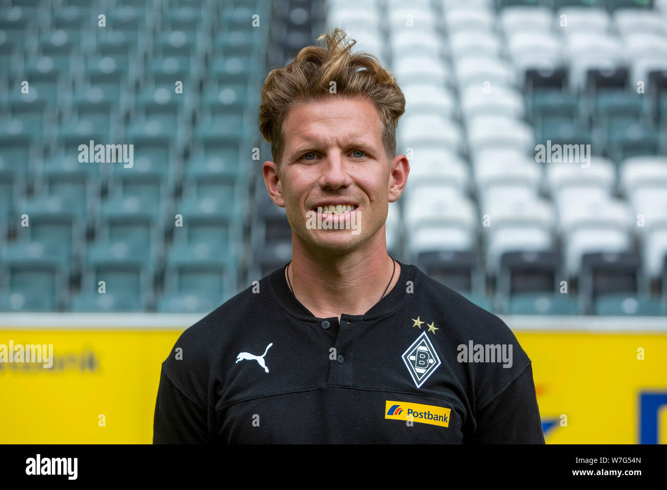 Calcio, Bundesliga, 2019/2020, Borussia Moenchengladbach, premere il tasto di ripresa fotografica, ritratto, fitness coach Patrick Eibenberger Foto Stock