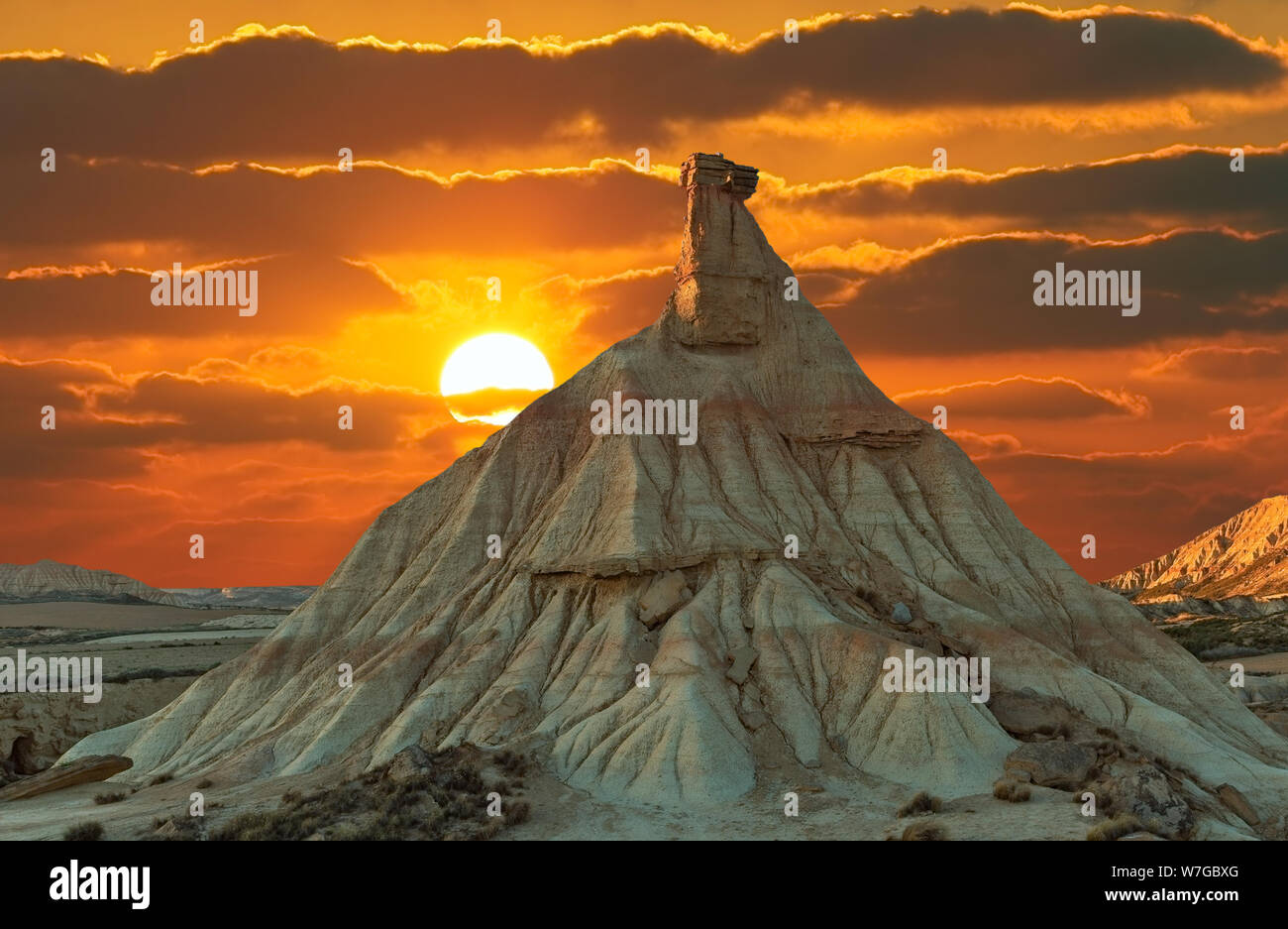 Bella Bardenas Kastildeterra nel deserto al tramonto Spagna Foto Stock