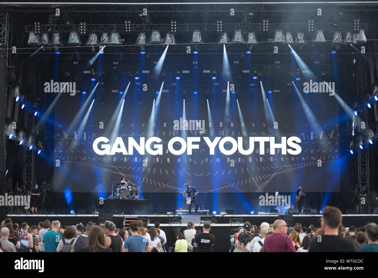 BONTIDA, ROMANIA - Luglio 18, 2019: gang di giovani indie rock band di eseguire un concerto dal vivo sul palco a Castello elettrico Festival Foto Stock