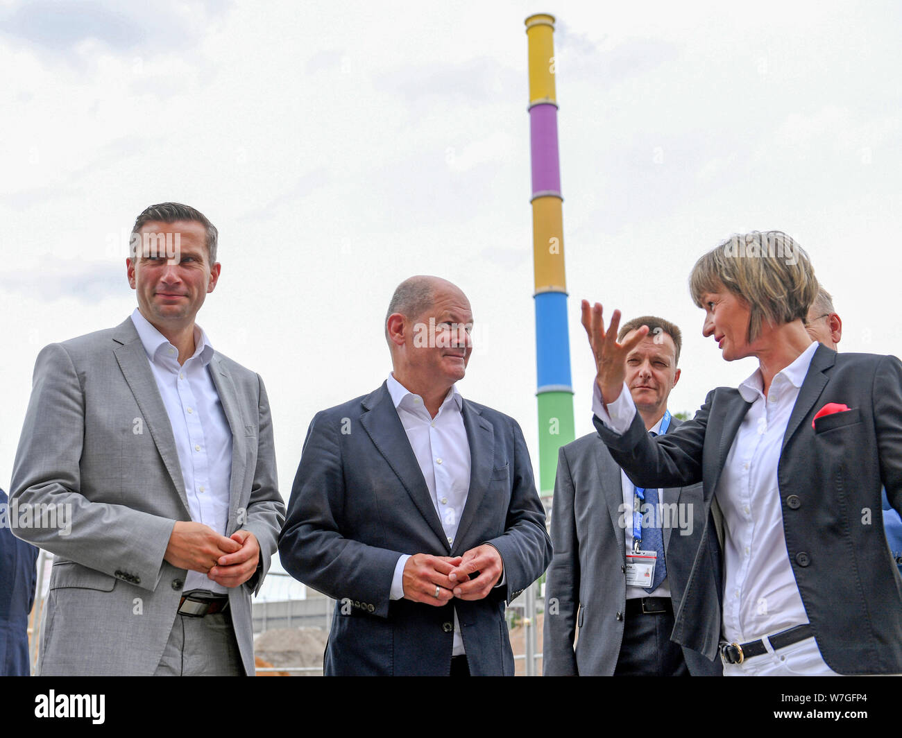 Chemnitz, Germania. 06 Ago, 2019. Martin Dulig (SPD, l-r), il ministro dell'Economia del Land di Sassonia e top candidato alle elezioni di stato, Olaf Scholz (SPD), il Vice Cancelliere federale e ministro delle Finanze, e Barbara Ludwig (SPD), Sindaco di Chemnitz, visita un sito di costruzione del fornitore di energia Eins. In questo giorno, Scholz supporta il sassone top candidato alle elezioni di stato durante la sua visita a Chemnitz. Il 01 settembre 2019 un nuovo Stato europeo sarà eletto in Sassonia. Credito: Hendrik Schmidt/dpa-Zentralbild/dpa/Alamy Live News Foto Stock