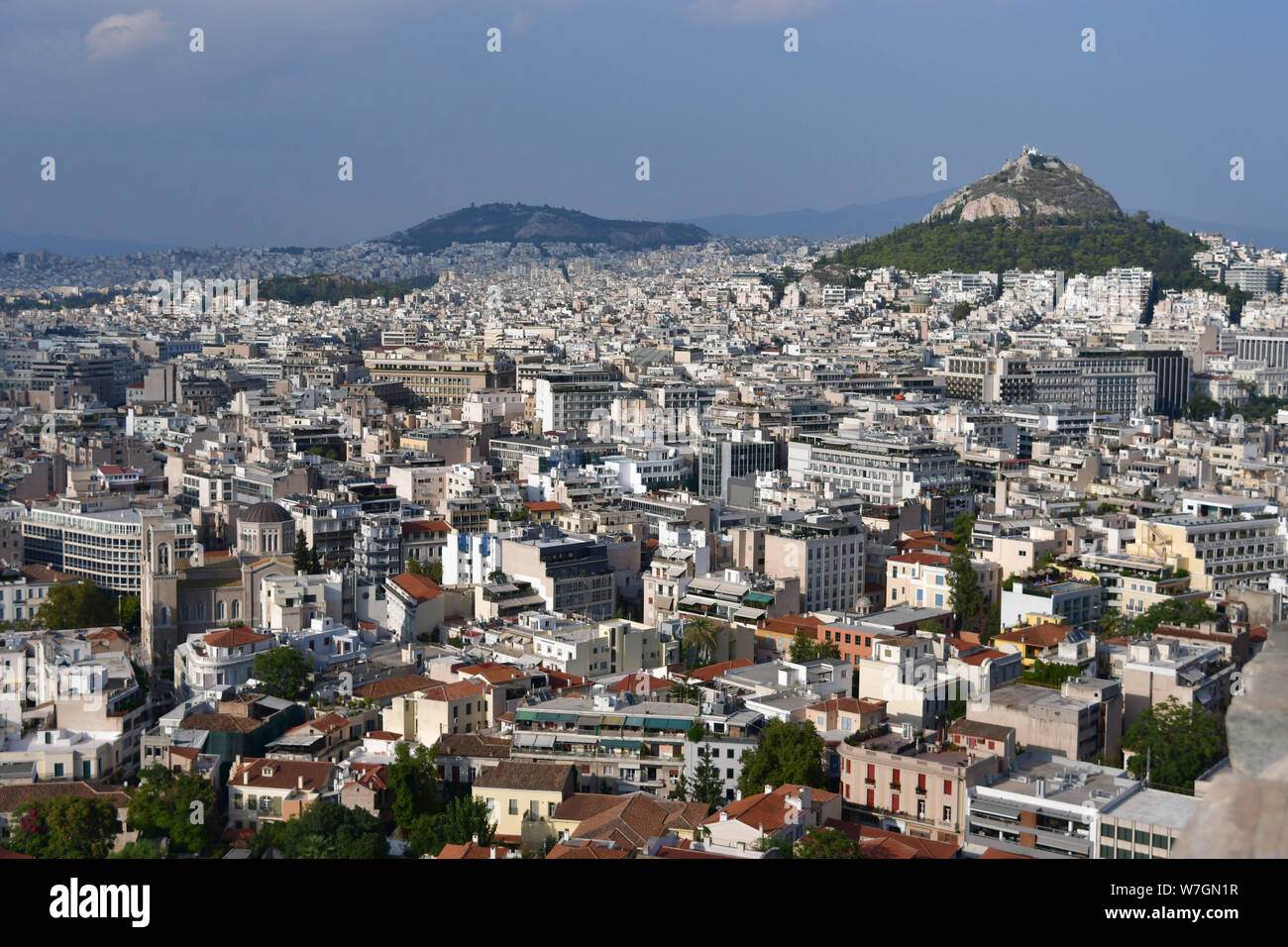 La Grecia, Atene: Vista della città e del Monte Lycabettus dall'Acropoli. Edifici nel centro della città. Foto Stock