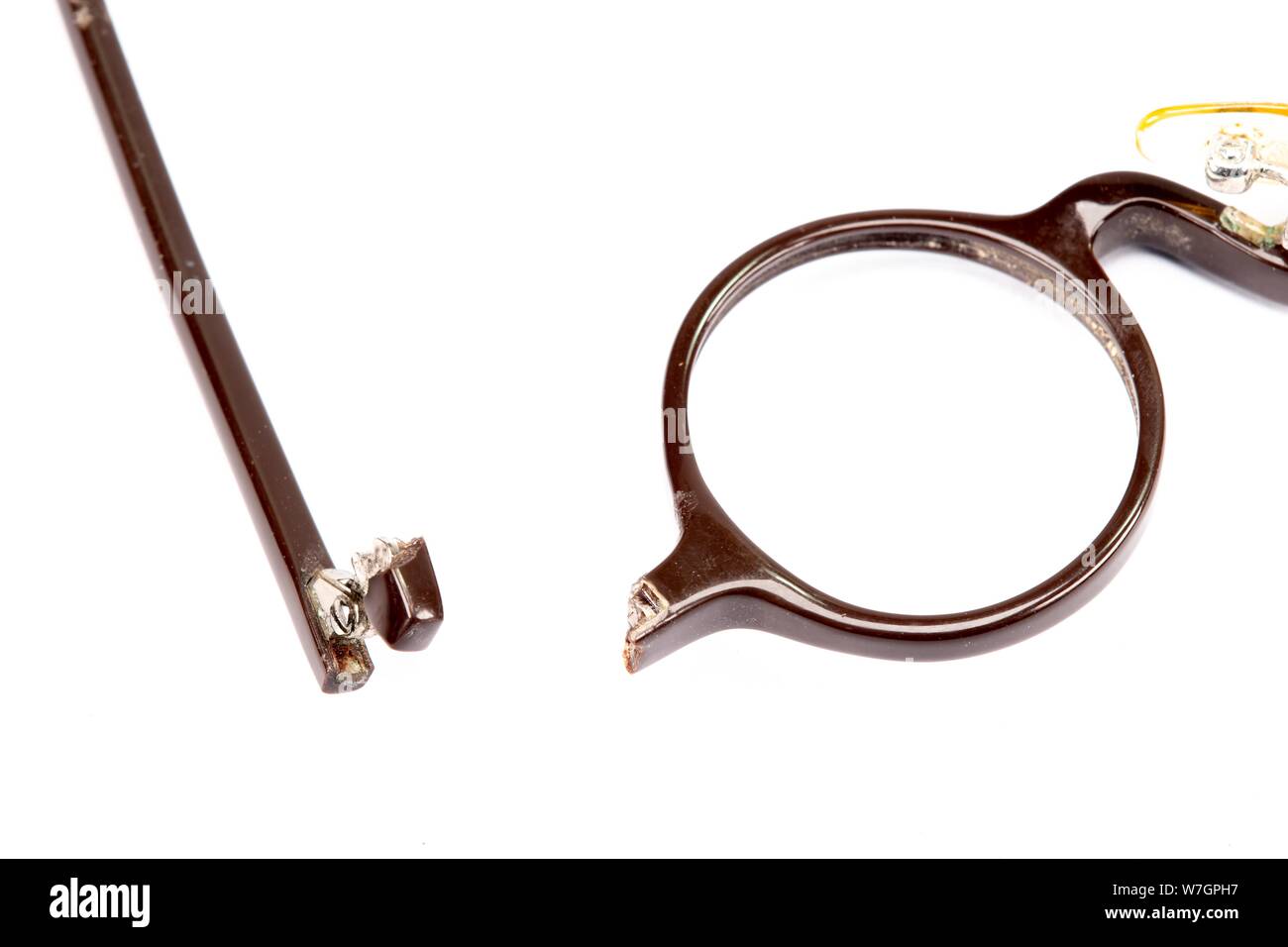 Vintage bicchieri rotondi isolati su sfondo bianco. Foto Stock