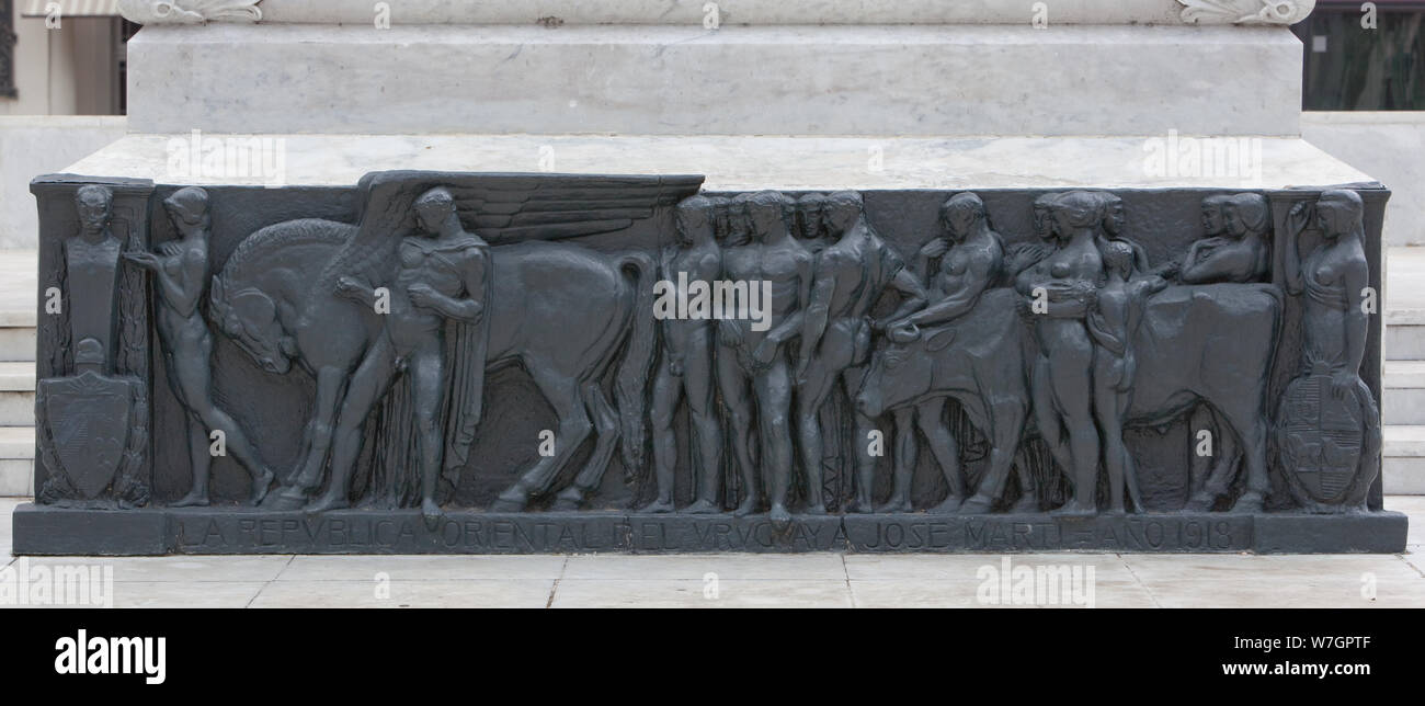 Bassorilievo dettagli intorno alla statua di Martí situato nel Parque Central Havana, Cuba Foto Stock