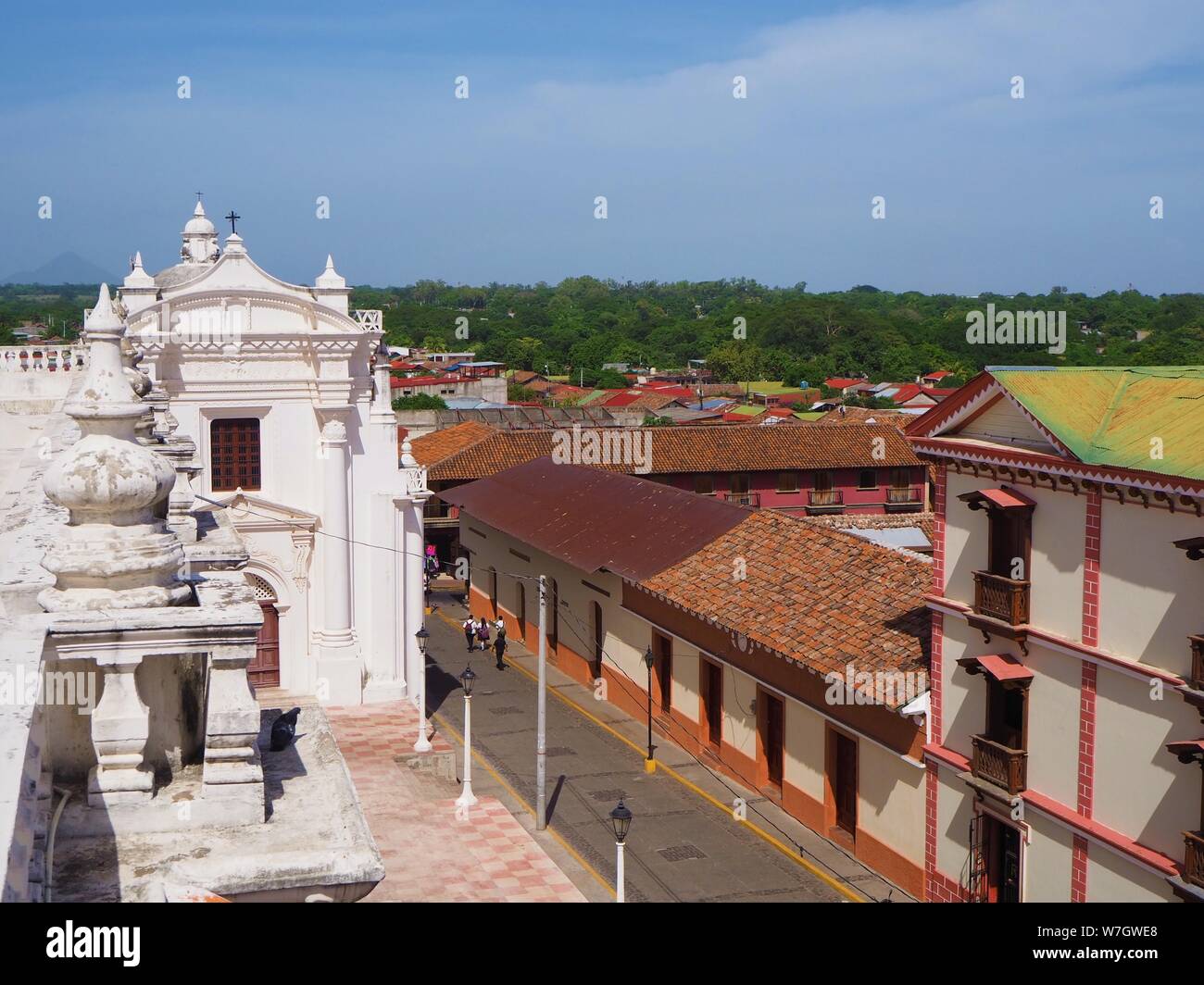 Leon, Città, Nicaragua america centrale, dal tetto del Duomo vero e proprio e la rinomata Basilica Cattedrale dell Assunzione della Beata Vergine Maria Foto Stock
