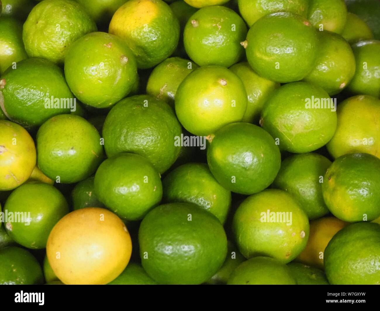 Nicaragua, Leon, Cenrtal America. Mercato con prodotti alimentari, frutta e verdura e merci. Foto Stock