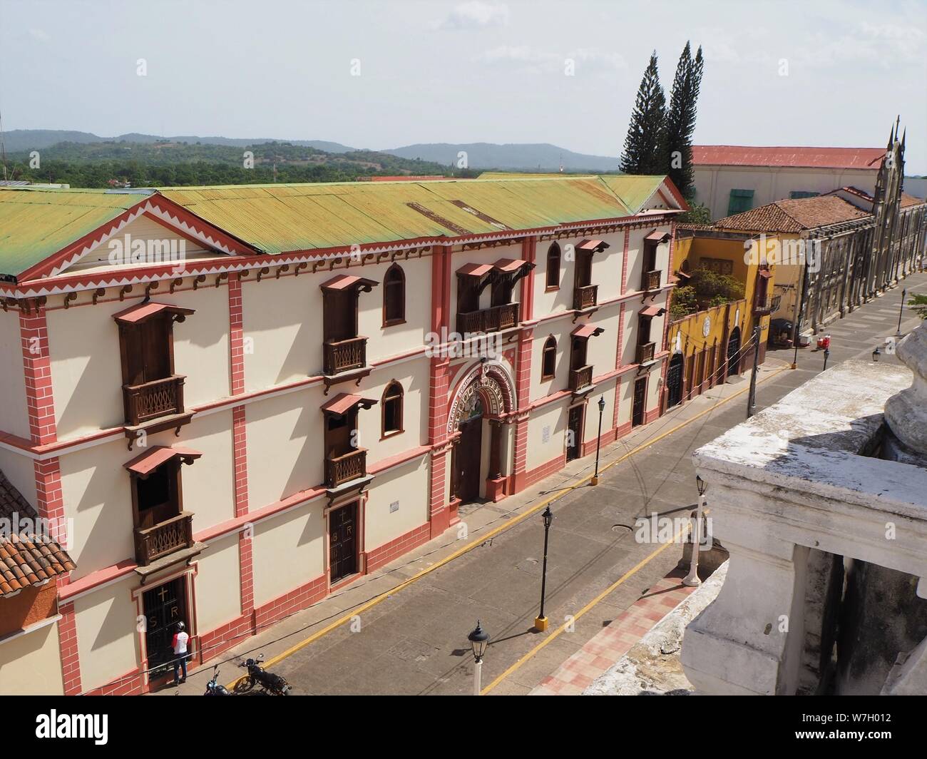 Leon, Città, Nicaragua america centrale, dal tetto del Duomo vero e proprio e la rinomata Basilica Cattedrale dell Assunzione della Beata Vergine Maria Foto Stock
