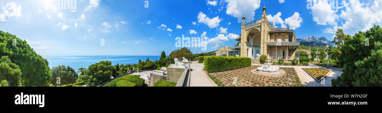 Vorontsov Palace panorama, Alupka, Crimea costa, Ucraina Foto Stock