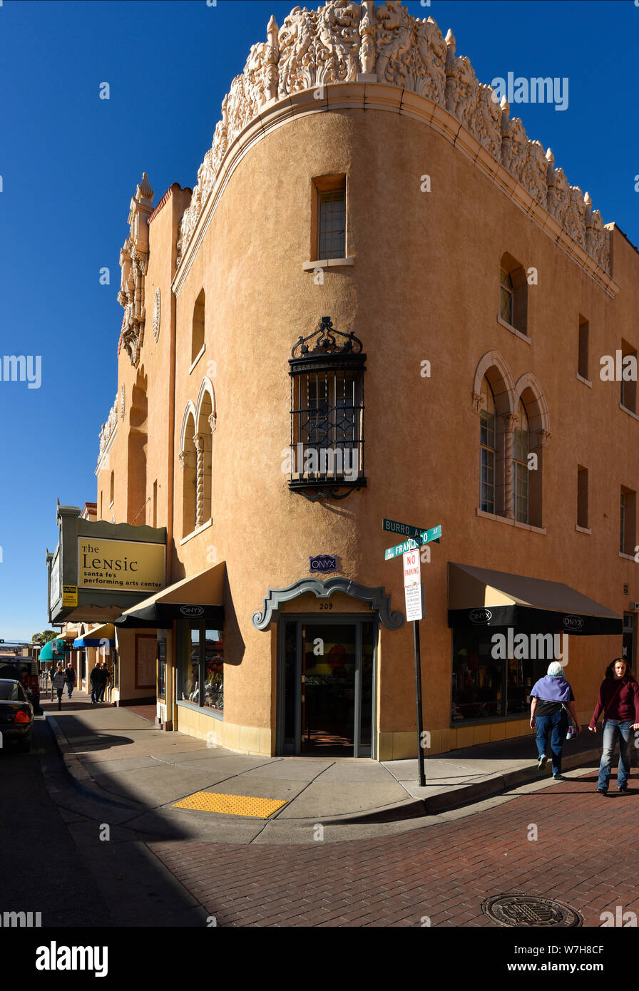 Il Lensic Performing Arts Center, ferro piatto di edificio ad angolo a Santa Fe, New Mexico. Foto Stock