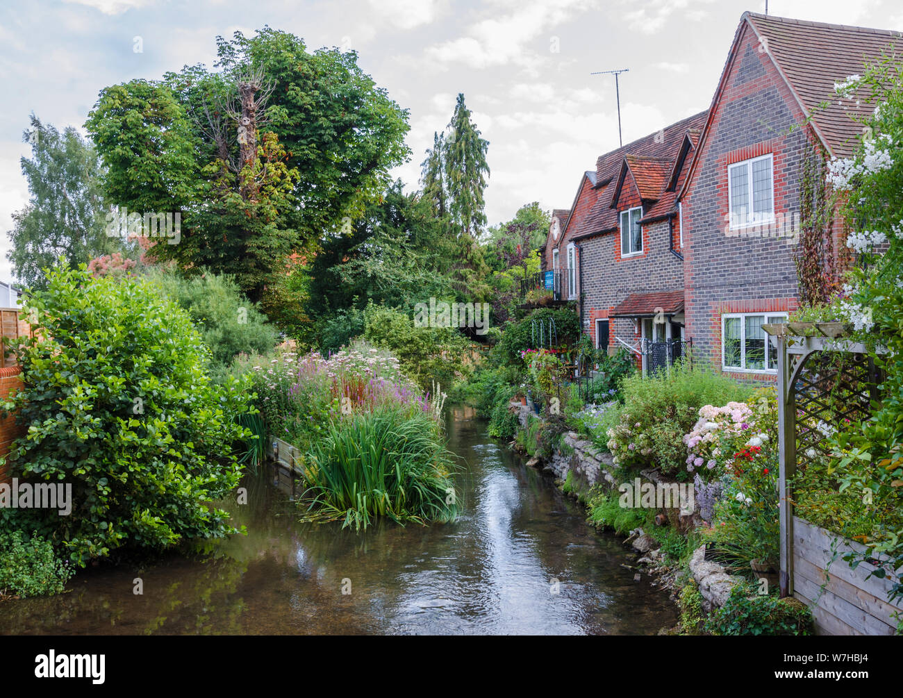 Una casa in una posizione pittoresca situata sul fiume Tamigi nel West Berkshire villaggio di Pangbourne. Foto Stock