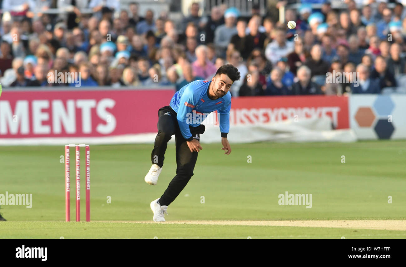 Hove SUSSEX REGNO UNITO 6 Agosto 2019 - Rashid Khan bowling per Sussex squali durante la vitalità T20 Blast partita di cricket tra Sussex squali e Glamorgan al primo centro di County Ground a Hove credito : Simon Dack / Alamy Live News Foto Stock