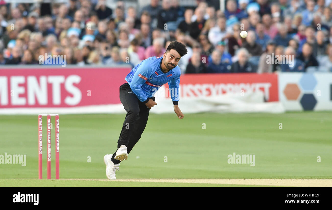 Hove SUSSEX REGNO UNITO 6 Agosto 2019 - Rashid Khan bowling per Sussex squali durante la vitalità T20 Blast partita di cricket tra Sussex squali e Glamorgan al primo centro di County Ground a Hove credito : Simon Dack / Alamy Live News Foto Stock