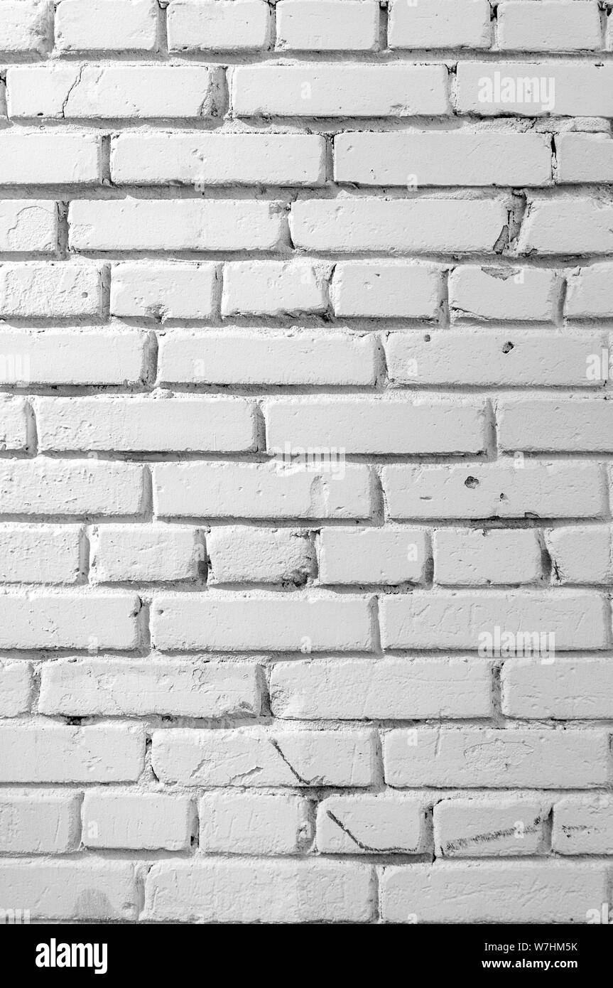 Abstract weathered texture colorate vecchio stucco grigio chiaro e di età compresa la vernice bianco muro di mattoni di sfondo nella camera rurale, grungy rusty blocchi di pietra te Foto Stock