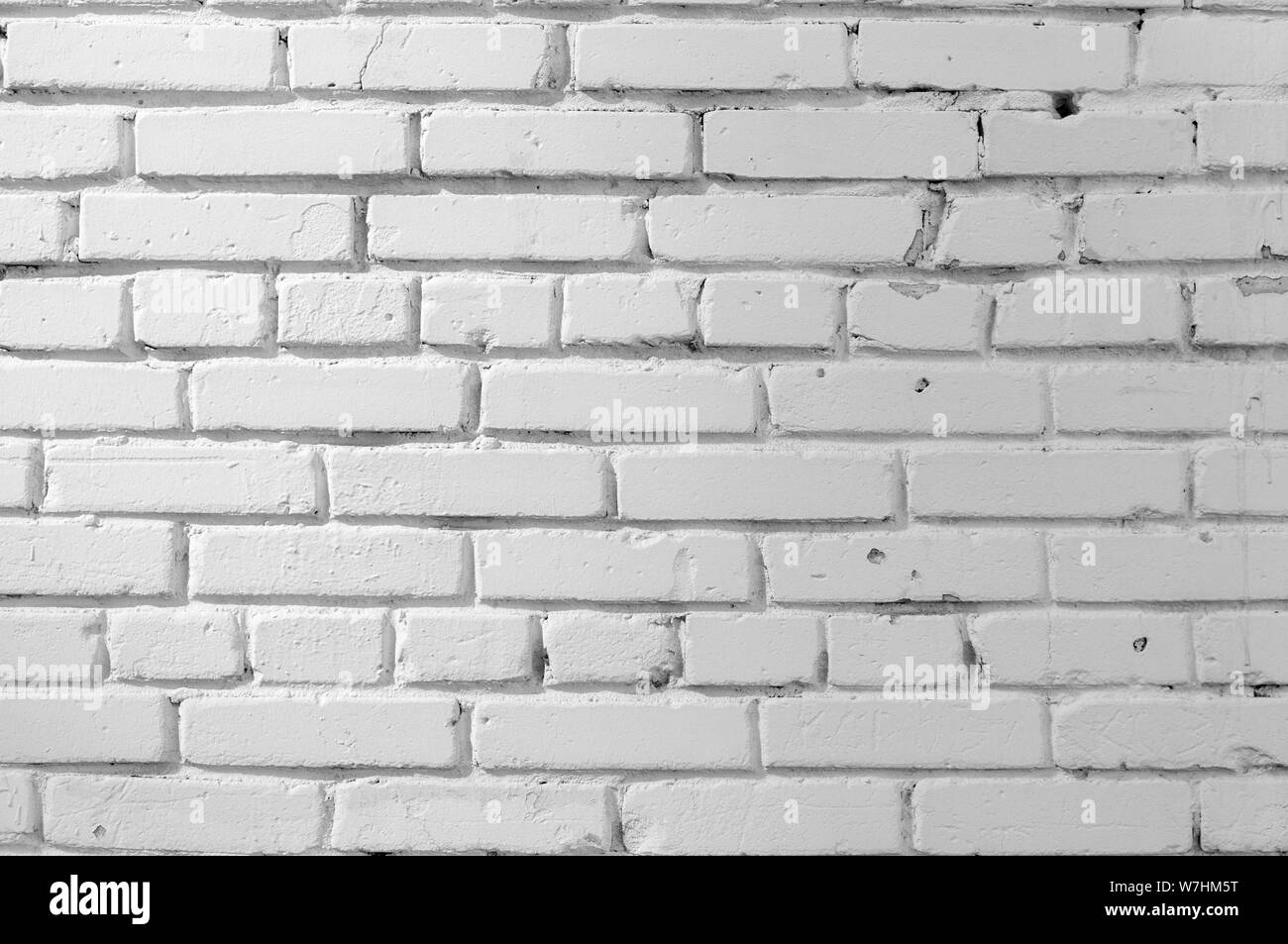Abstract weathered texture colorate vecchio stucco grigio chiaro e di età compresa la vernice bianco muro di mattoni di sfondo nella camera rurale, grungy rusty blocchi di pietra te Foto Stock