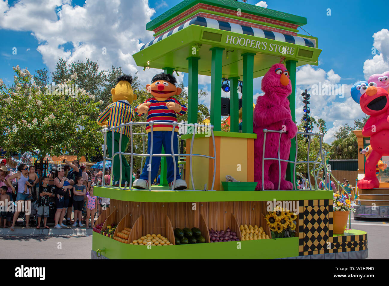 Orlando, Florida. Luglio 30, 2019. Bert, Ernie e Telly monster in Sesame Street Parade di partito al Seaworld di.. Foto Stock