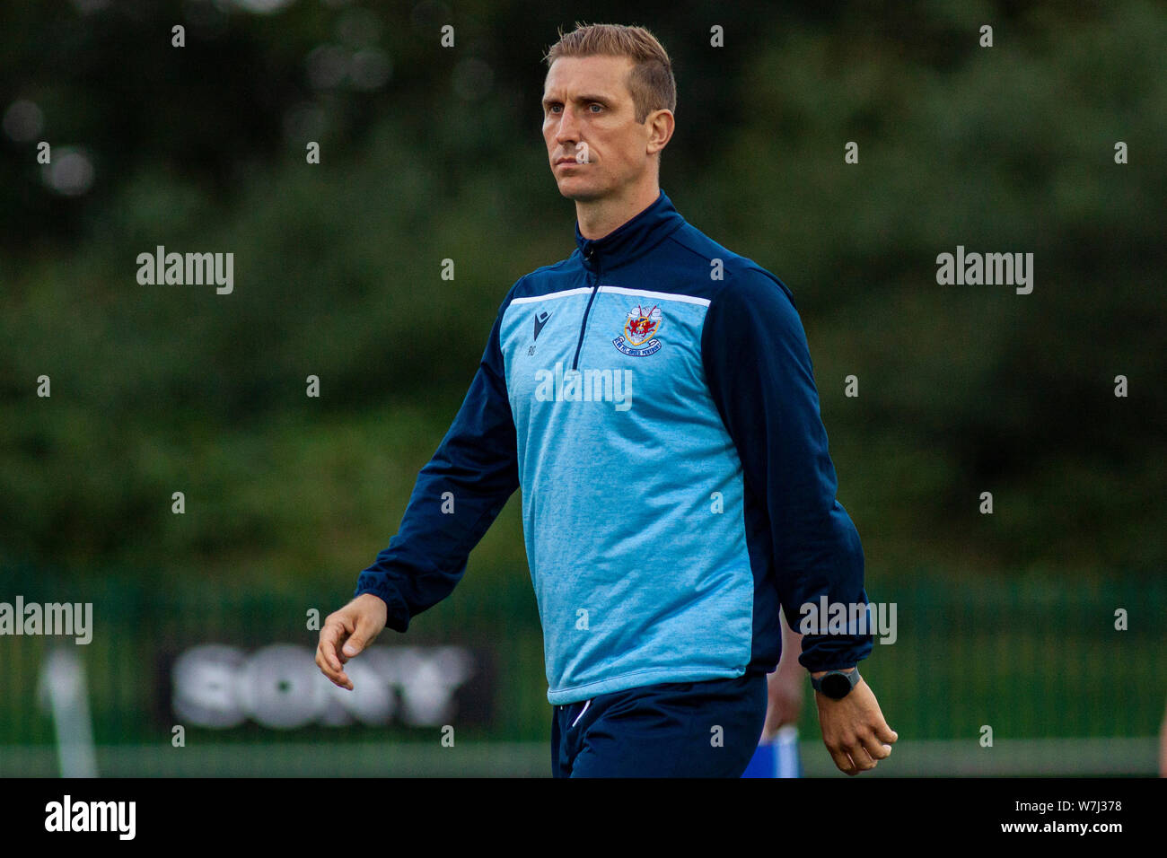 Penybont manager Rhys Griffiths a metà tempo. Penybont v Cardiff City amichevole a Bryntirion Park il 6 agosto 2019. Lewis Mitchell/YCPD. Foto Stock