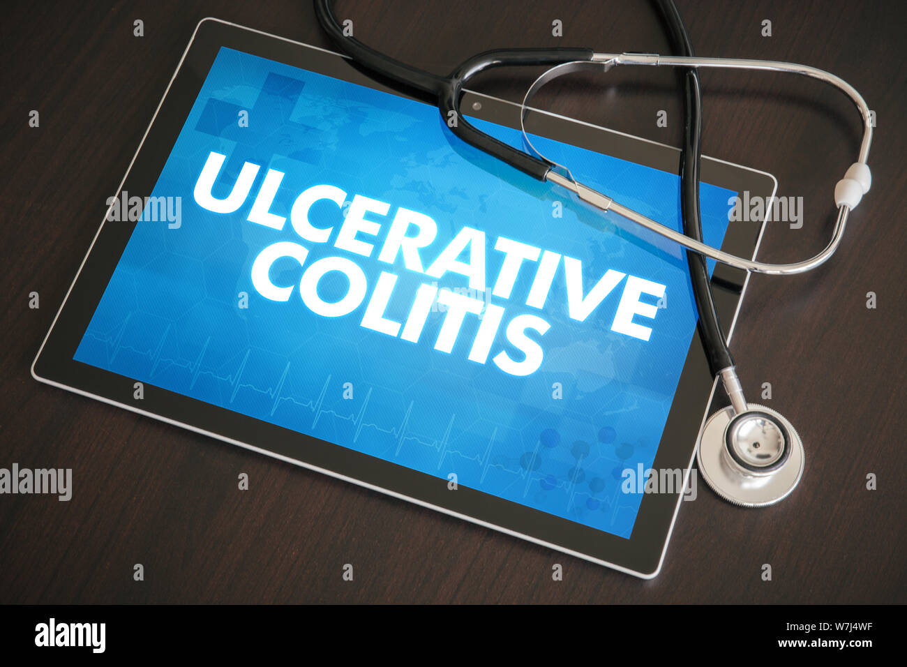 La colite ulcerosa (malattia gastrointestinale) diagnosi concetto medico su tablet schermo con stetoscopio. Foto Stock