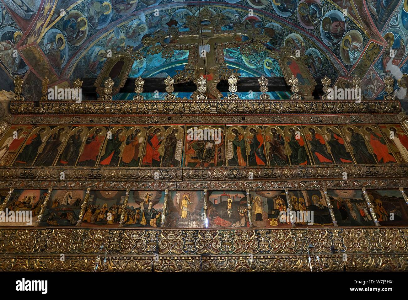 Le raffigurazioni dei santi sulla parete dell'altare, Voronet monastero chiesa, Romania Foto Stock