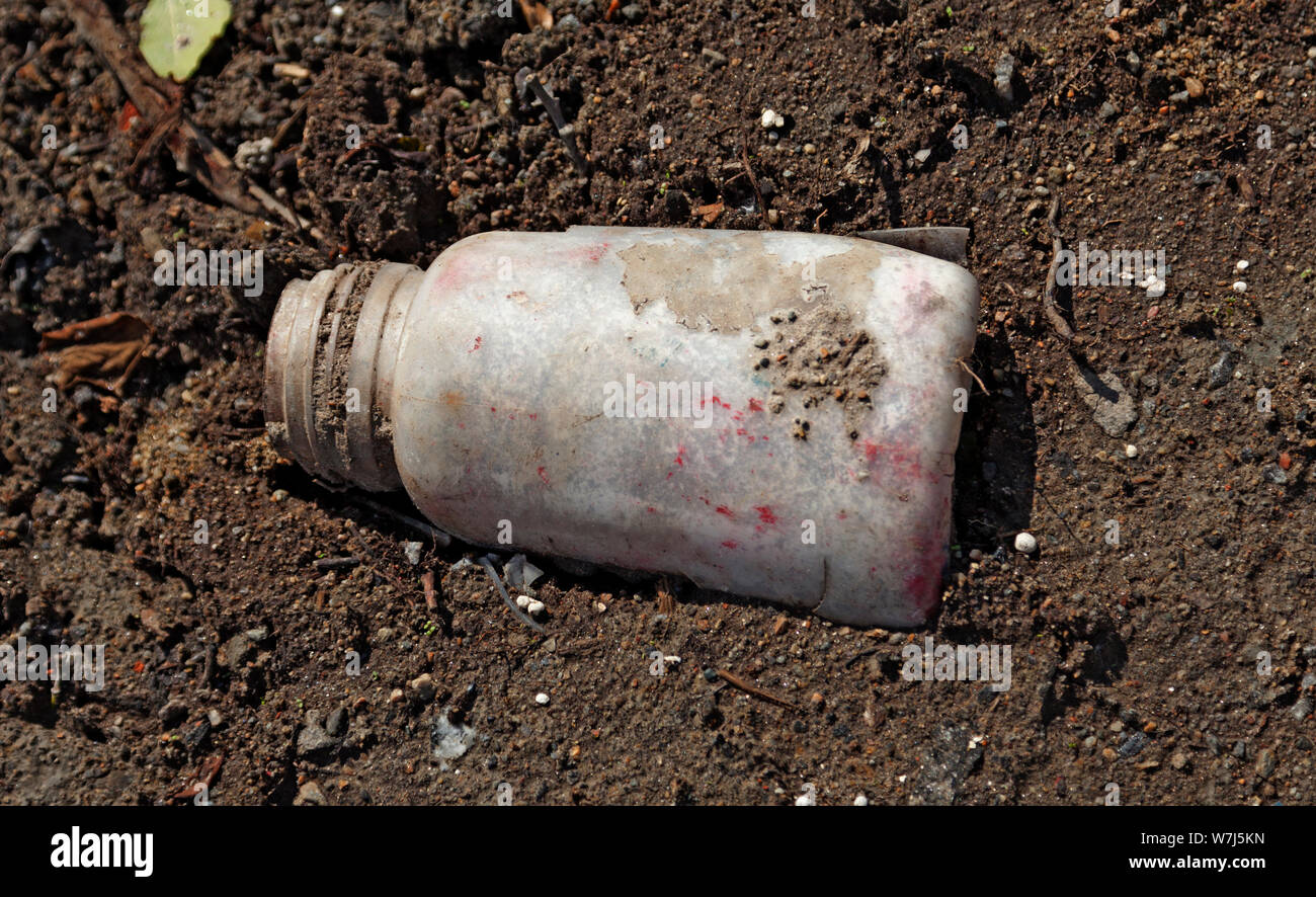 La bottiglia di plastica che non si decompongono, problemi ambientali Foto Stock
