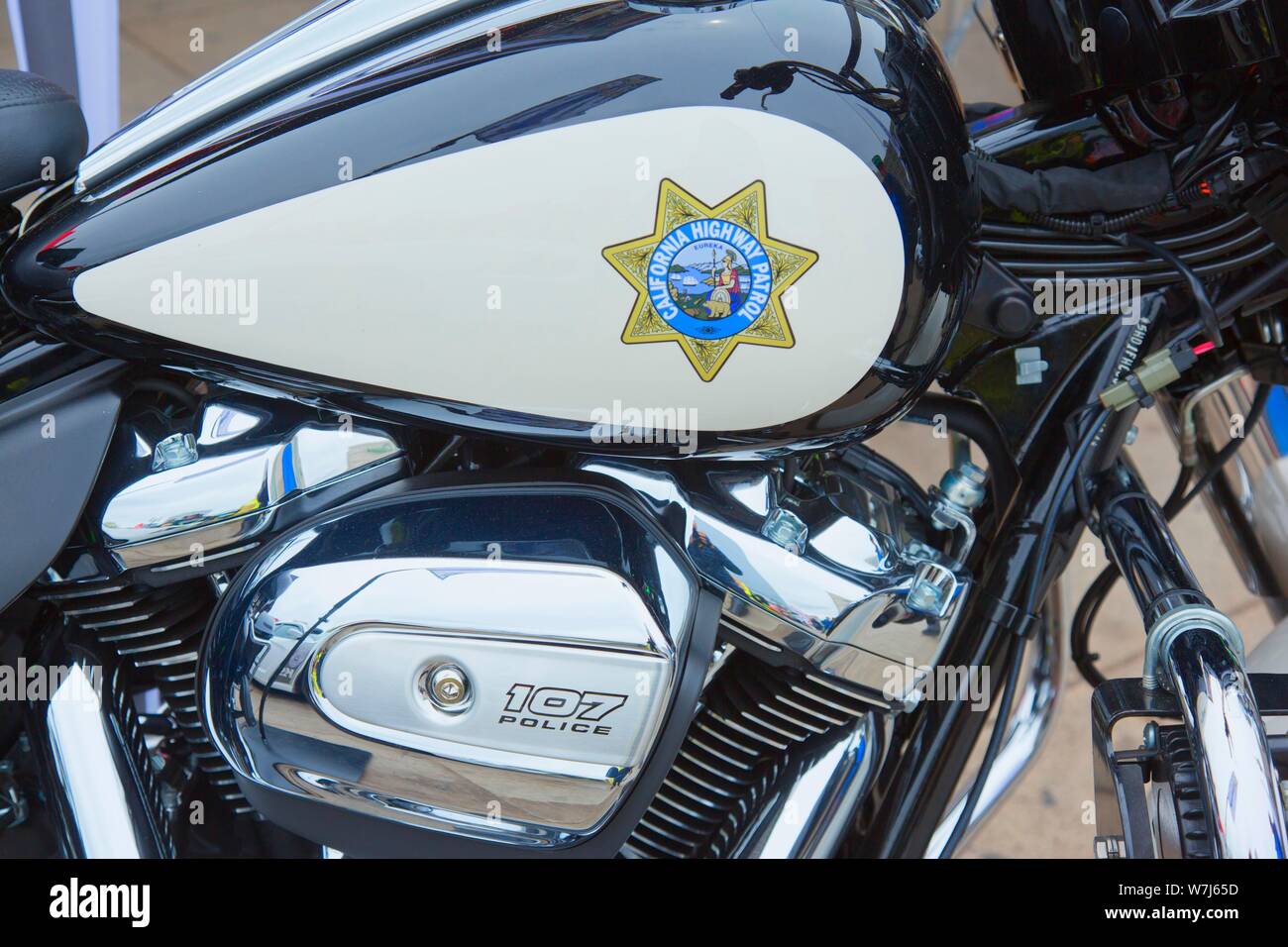 Logo della California Highway Patrol su un serbatoio di una Harley Davidson Road King FLHP Polizia, Berlino, Germania Foto Stock