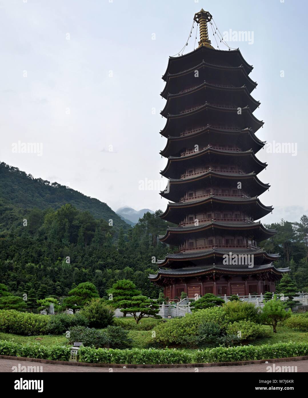 Yunmen tempio è un tempio buddista situato nella provincia di Guangdong in Cina. Essa è la culla della scuola Yunmen, che è una delle cinque scuole di Chan. Foto Stock