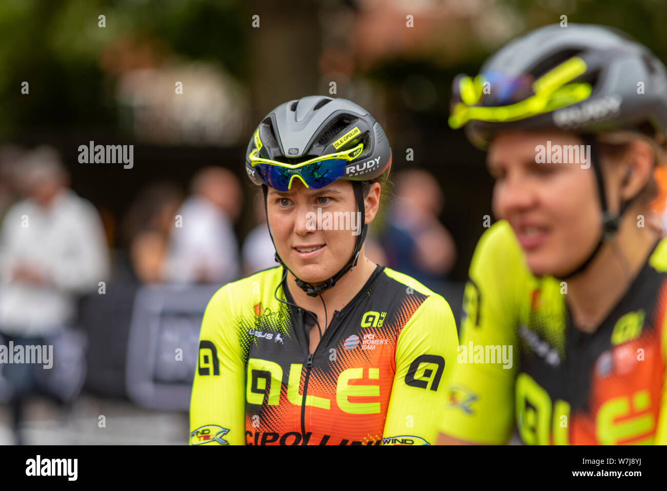 Chloe Hosking del team Ale Cipollini prima di gareggiare nella gara ciclistica Prudential RideLondon Classique. Ciclista donna Foto Stock