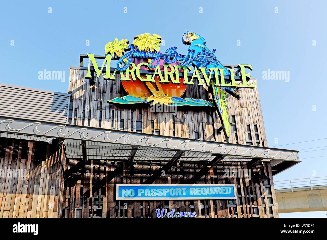 Jimmy buffet's Margaritaville firma in cima all'ingresso del ristorante nelle Flats of Cleveland, Ohio, Stati Uniti. Foto Stock