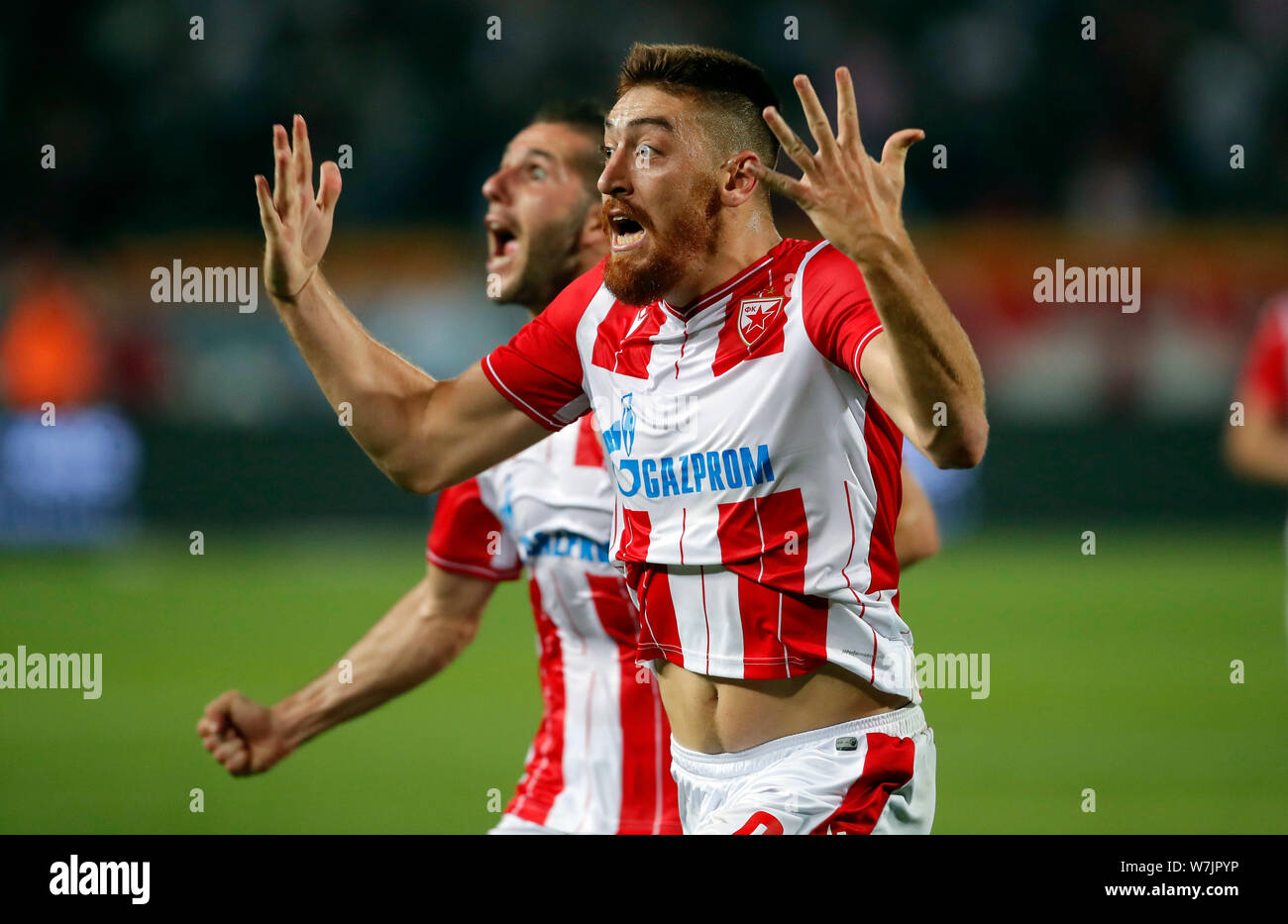 Belgrado. Il 6 agosto, 2019. Crvena Zvezda di Milano festeggia Pavkov durante la UEFA Champions League terzo turno di qualificazione prima gamba partita di calcio tra Crvena Zvezda e FC Copenhagen a Belgrado in Serbia su il 6 agosto 2019. Credito: Predrag Milosavljevic/Xinhua/Alamy Live News Foto Stock