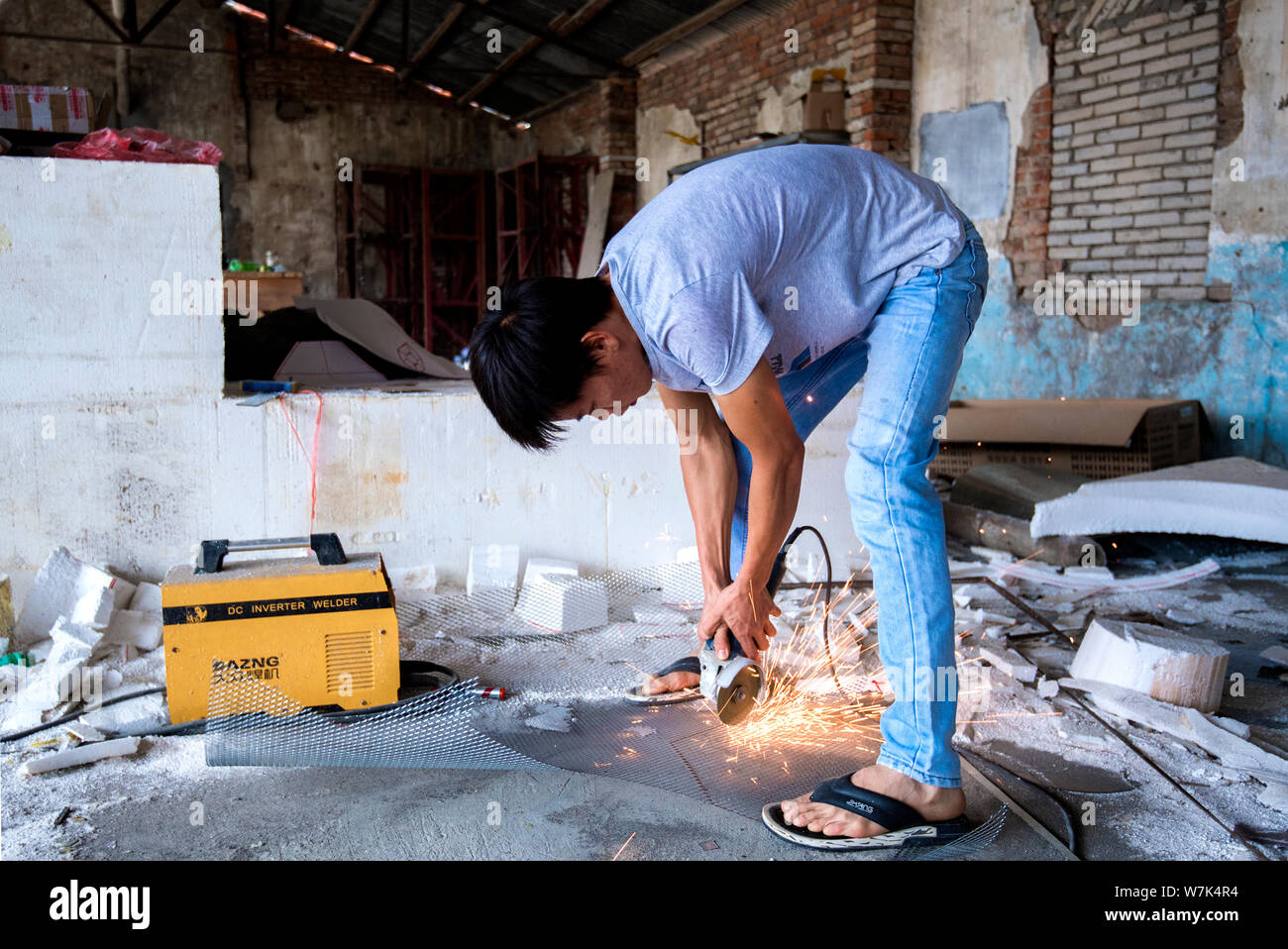 Militare Cinese Huang appassionati di AIBO costruisce il modello a grandezza del J-20 Stealth Fighter Aircraft cinese di PLA (popoli dell Esercito di Liberazione) aria Foto Stock