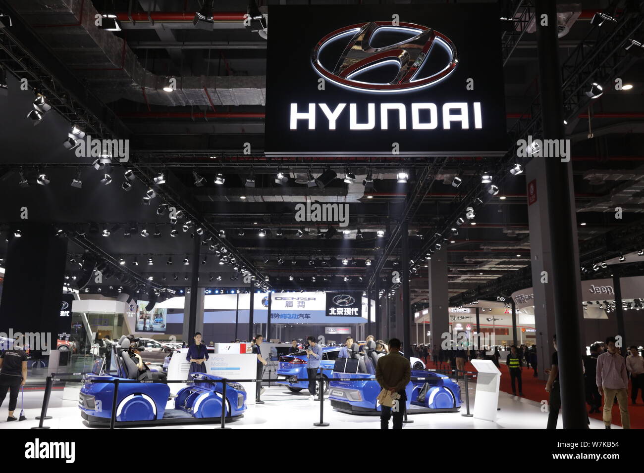 --FILE--Vista della gabbia di Pechino Hyundai Motor durante il XVII Shanghai industria automobilistica internazionale mostra, noto anche come Auto Shanghai Foto Stock