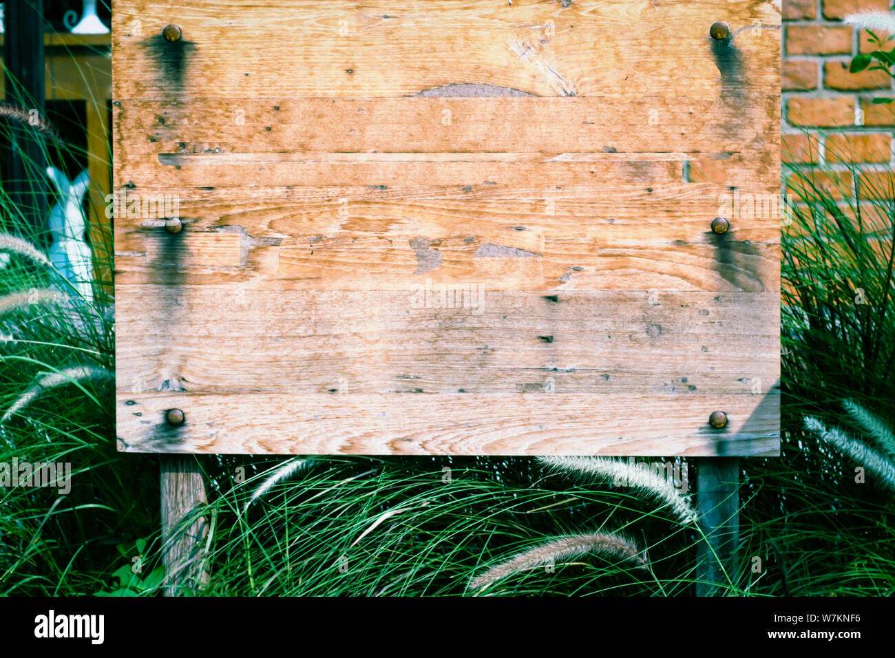 Segno di legno pannelli. Tavola di legno, legno antico. Brown graffiato  tagliere di legno. Texture di legno Foto stock - Alamy
