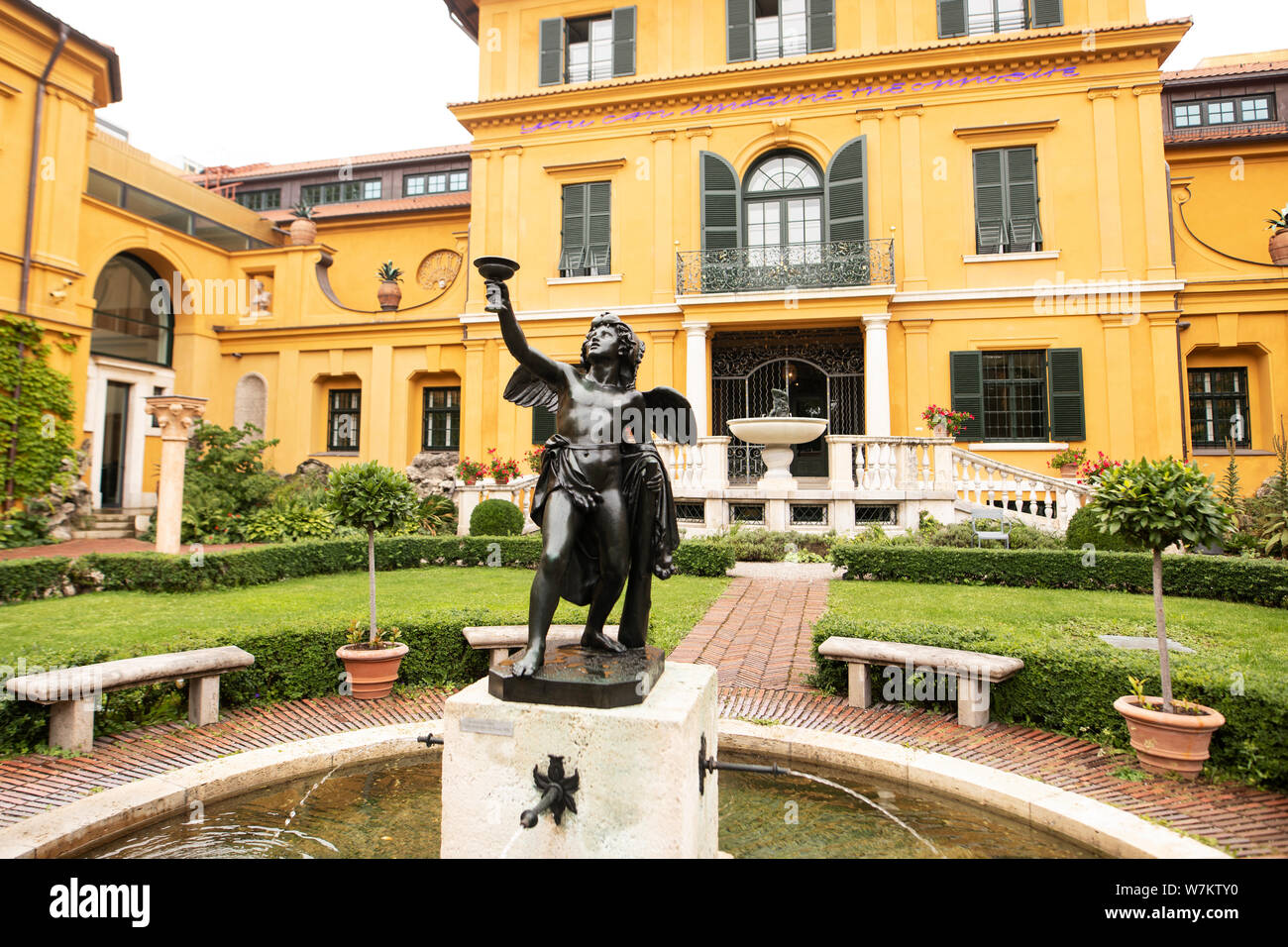 Il cortile al Lenbachhaus Art Museum e villa per Luisenstrasse a Monaco di Baviera, Germania. Foto Stock