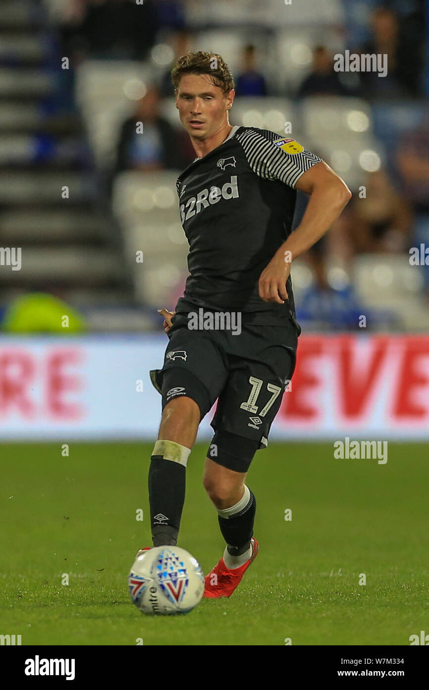 5 agosto 2019, John Smiths Stadium, Huddersfield Inghilterra; Sky scommessa campionato, Huddersfield Town vs Derby County ; George Evans (17) del Derby County passa la palla Credito: Mark Cosgrove/News immagini English Football League immagini sono soggette a licenza DataCo Foto Stock