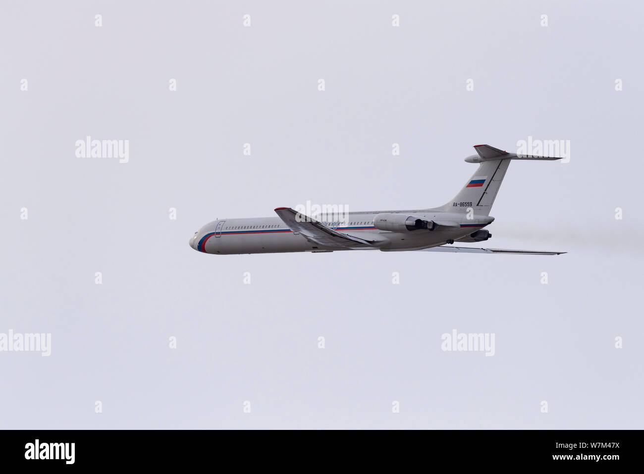 Novosibirsk, Russia - Aprile 3, 2019: Ilyushin IL-62M RA-86559 Rossiya - Volo speciale nel cielo dopo il decollo dall'aeroporto internazionale Tolmac Foto Stock