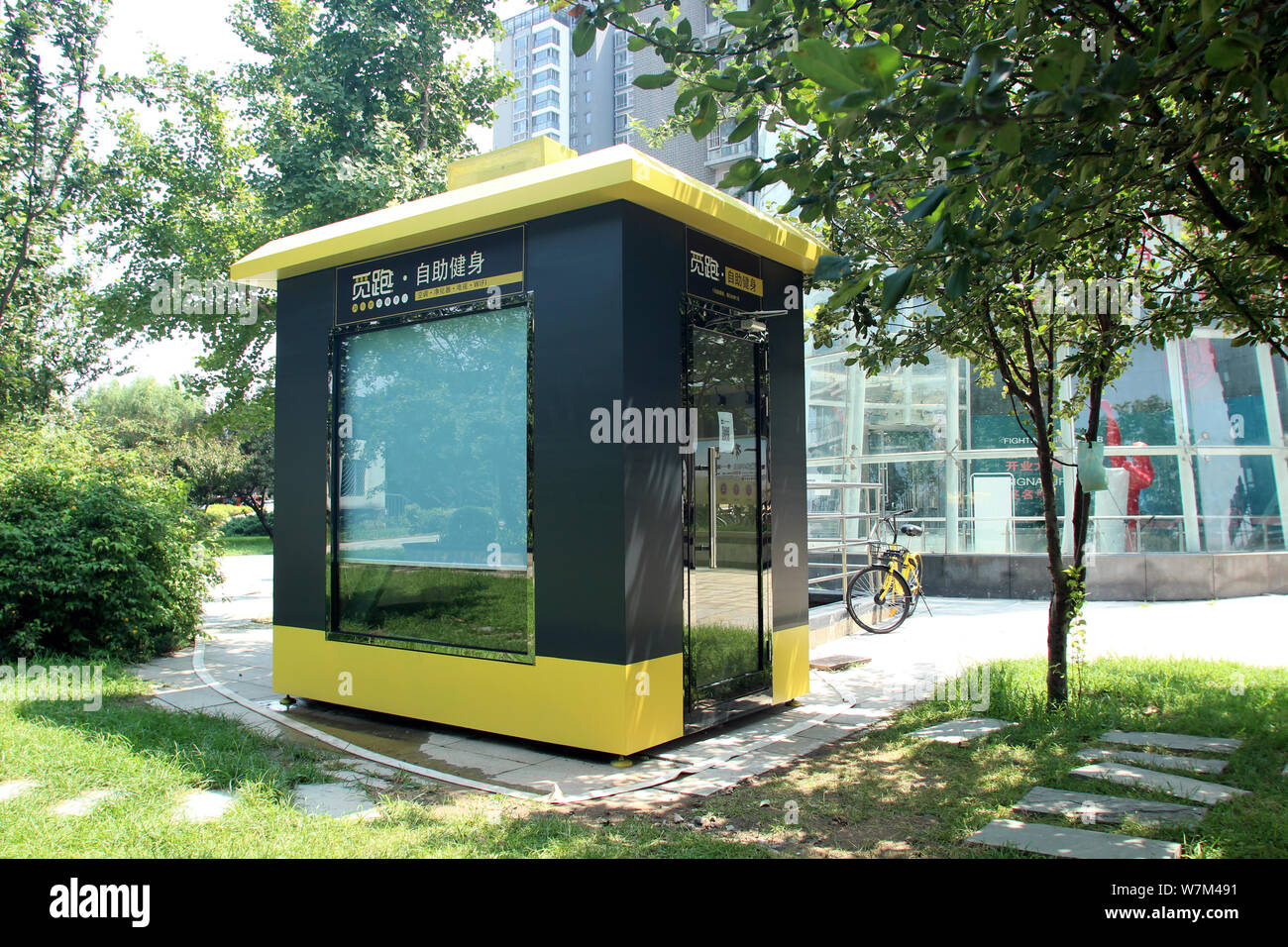 Vista di una condivisa Sala fitness di Pechino basato su tecnologia Mipao a Pechino in Cina, 9 agosto 2017. Molti comuni camere fitness sono stati recentemente introdotti Foto Stock