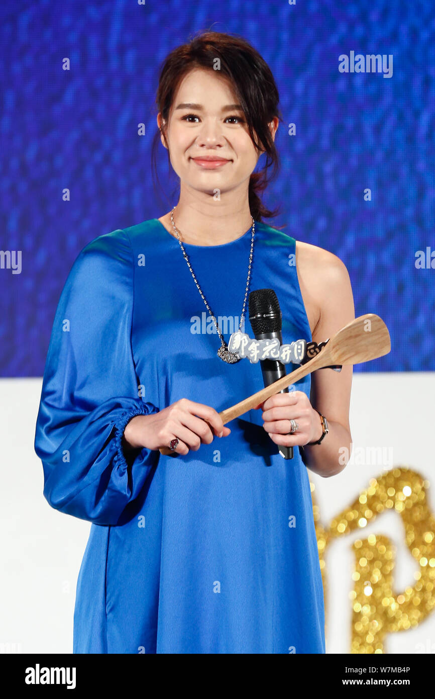 Incinta Hong Kong attrice Myolie Wu assiste la conferenza stampa per la sua nuova fiction TV 'Niente oro può rimanere' a Pechino in Cina, 28 agosto 2017. Foto Stock