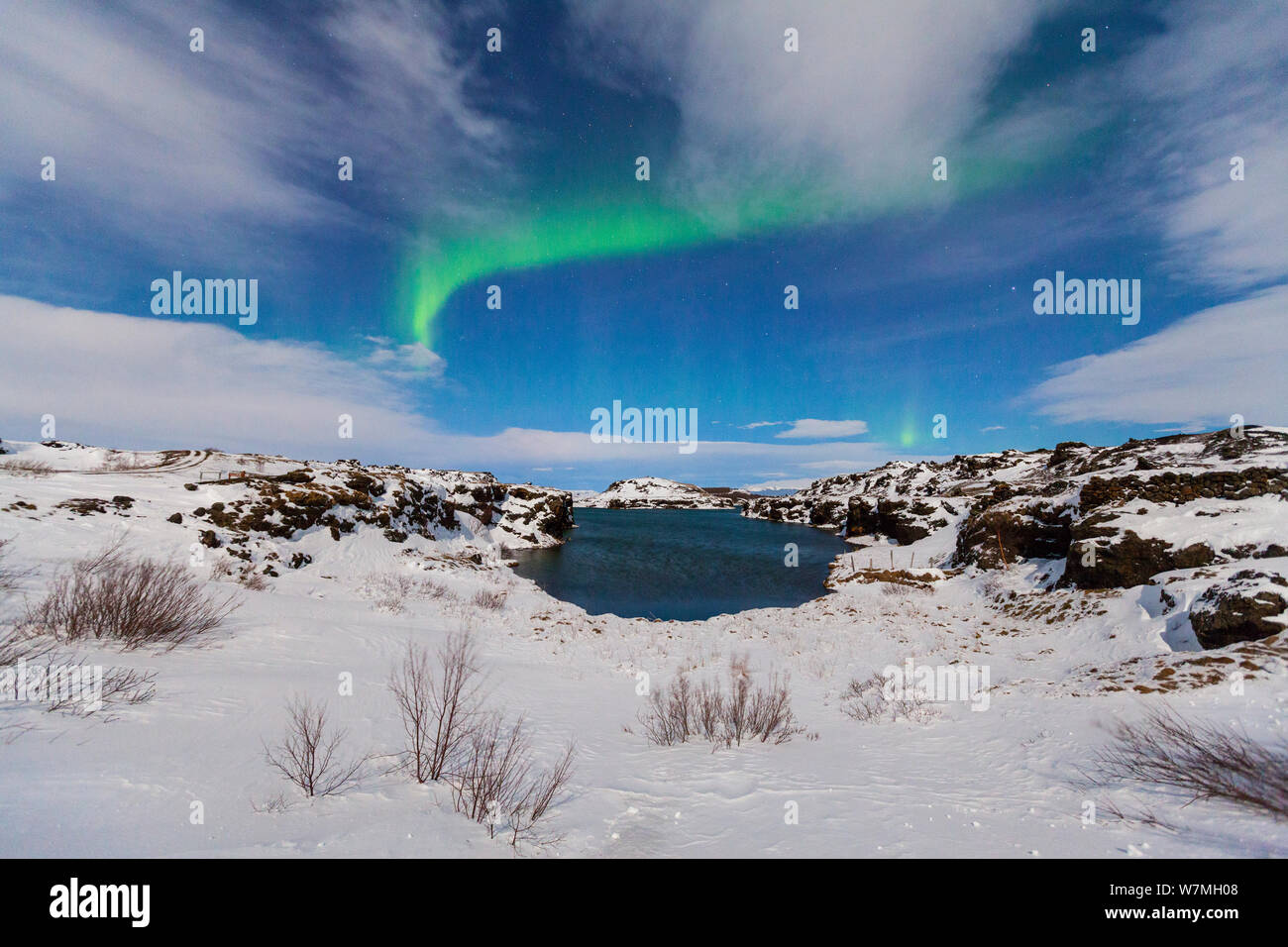 Luci del Nord / Aurora boreale oltre il paesaggio innevato, Islanda, Europa, Marzo 2012 Foto Stock