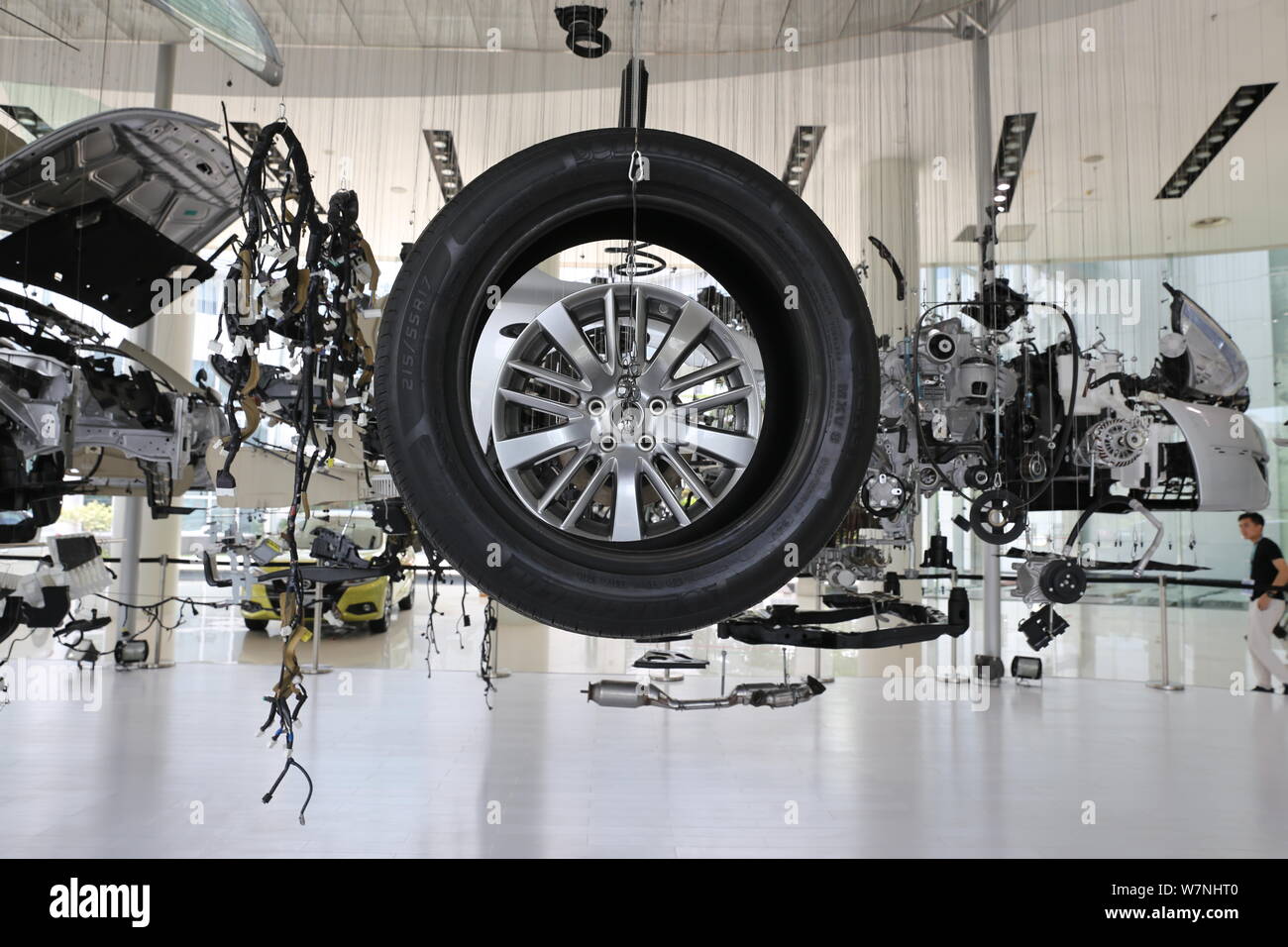 Una vista esplosa tridimensionale di un Nissan Teana auto creato dall'artista olandese Paul Veroude nella città di Guangzhou, Cina del sud della provincia di Guangdong, 15 Foto Stock