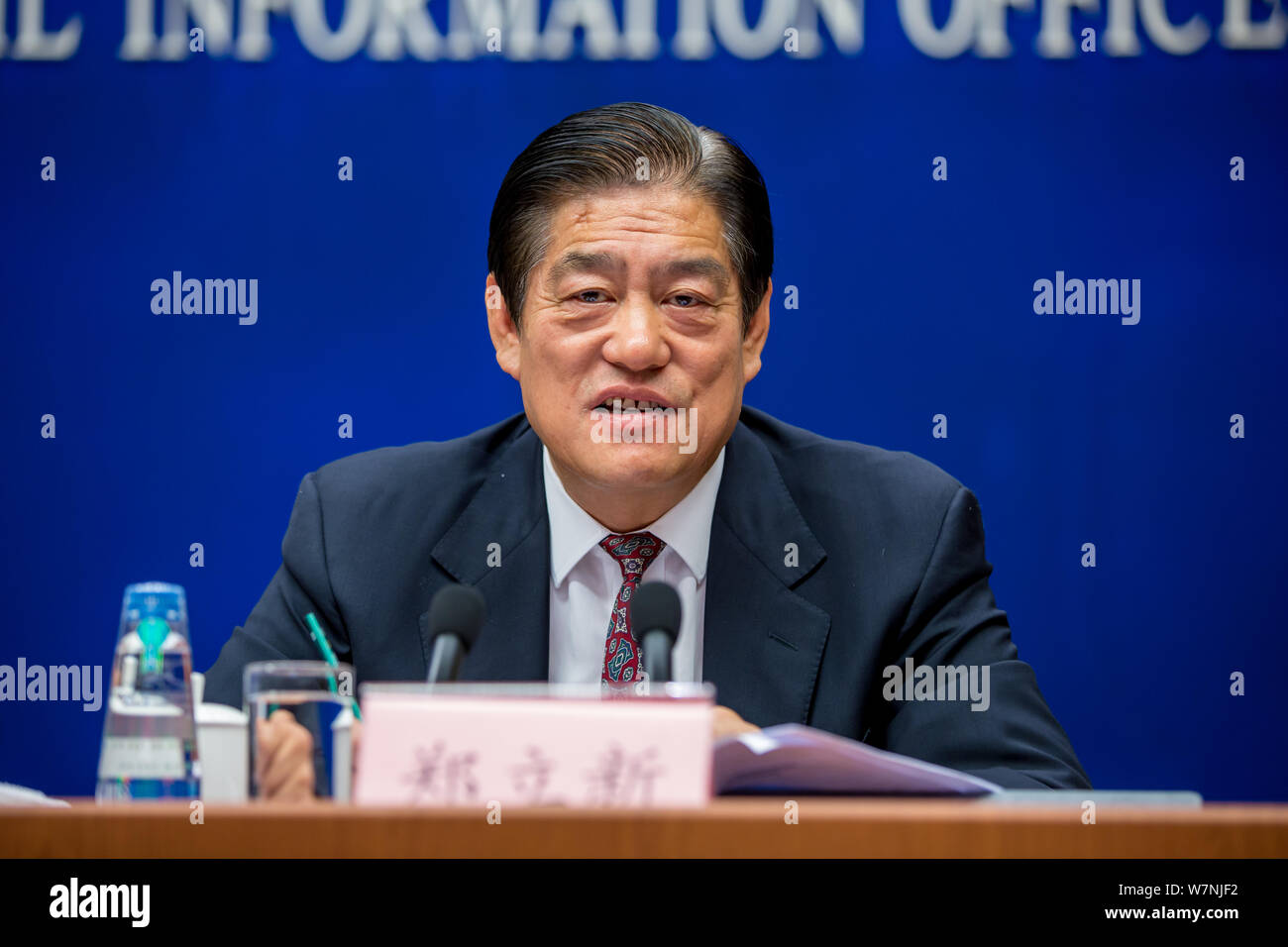 Zheng Lixin, un portavoce del ministro cinese della Industria e Information Technology, partecipa a una conferenza stampa del Consiglio di Stato di informazioni Foto Stock