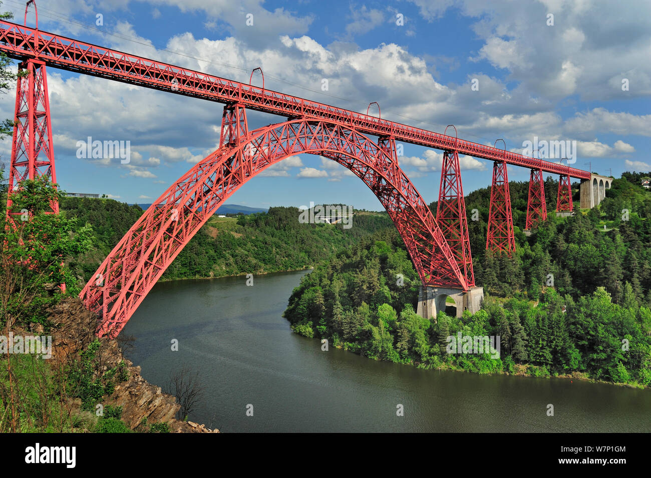 Il Viadotto di Garabit, ferroviaria arch ponte che attraversa il fiume Truyere vicino Ruynes-en-Margeride, Francia, giugno 2012 Foto Stock